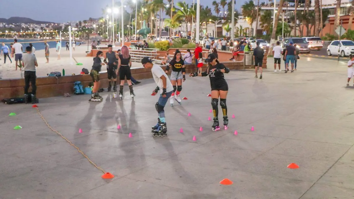 Patinar patinadores Malecon La Paz 2